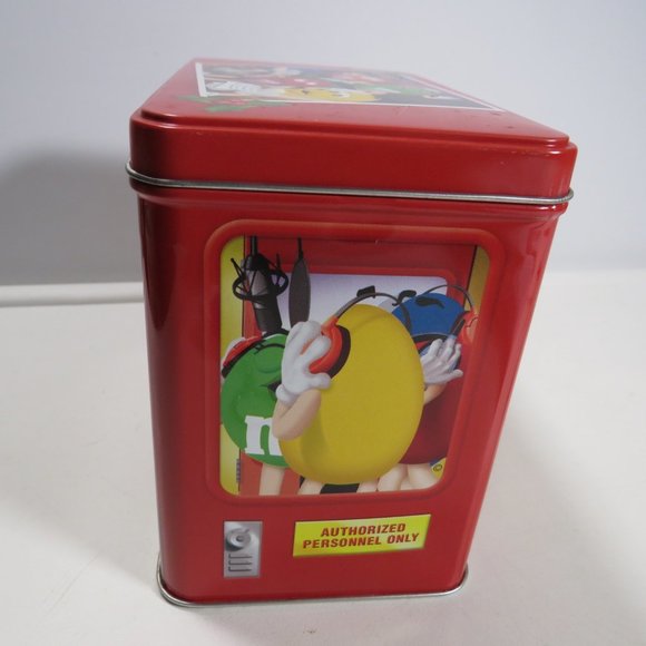 M&M "On Air" Recording Studio Metal Tin Christmas Village & Imitation Keychain - Picture 4 of 15